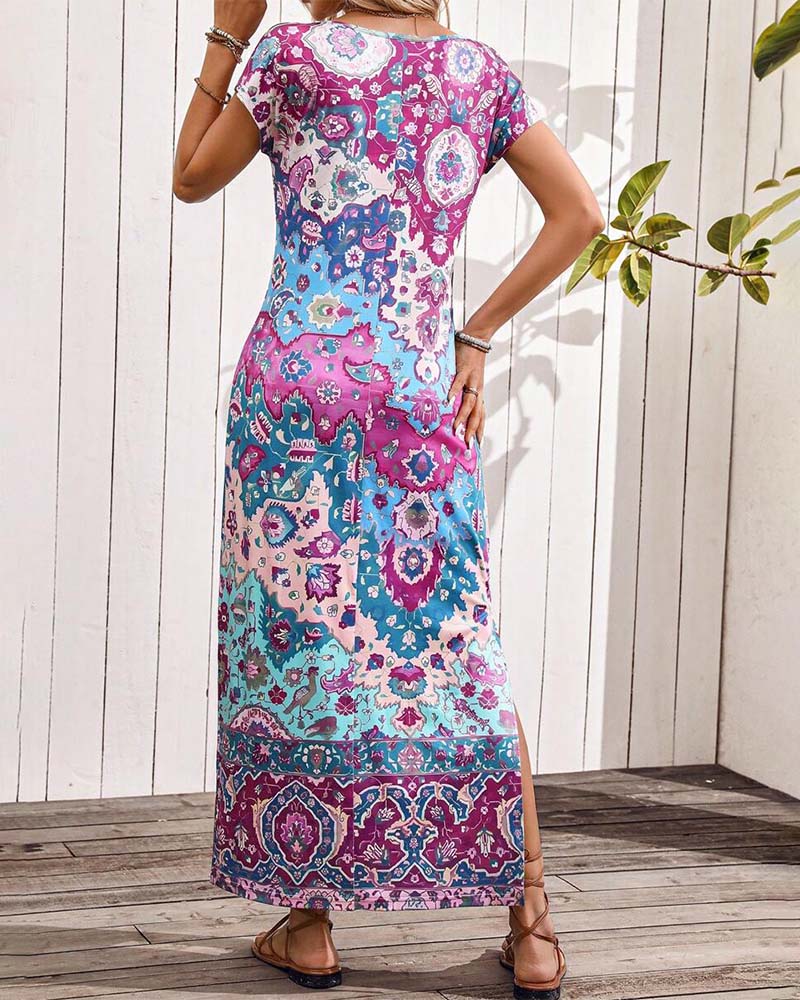 Maas & Mode® | Kleurrijke casual jurk met print en splitten