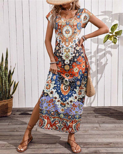 Maas & Mode® | Kleurrijke casual jurk met print en splitten