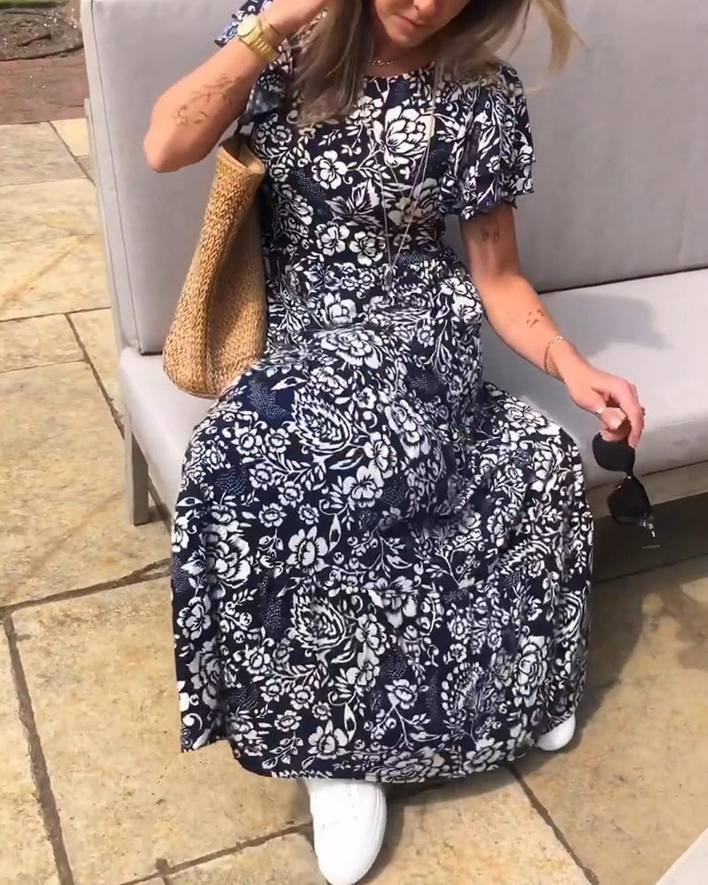 Maas & Mode® | Lange jurk met korte mouwen en bloemenprint