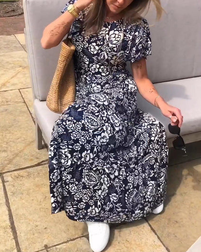 Maas & Mode® | Lange jurk met korte mouwen en bloemenprint
