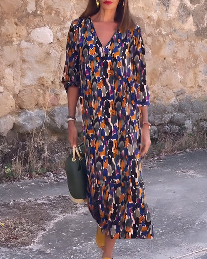 Maas & Mode® | V-hals jurk met retroprint