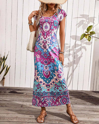 Maas & Mode® | Kleurrijke casual jurk met print en splitten