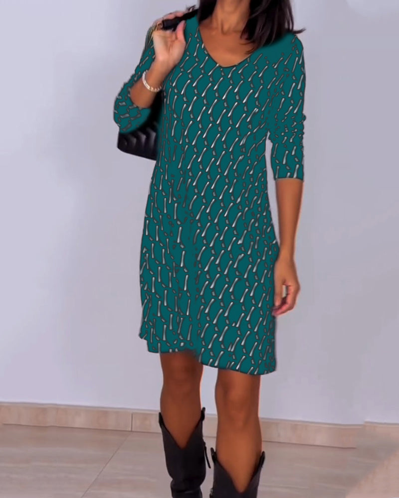 Maas & Mode® | Jurk met V-hals en ruitjespatroon
