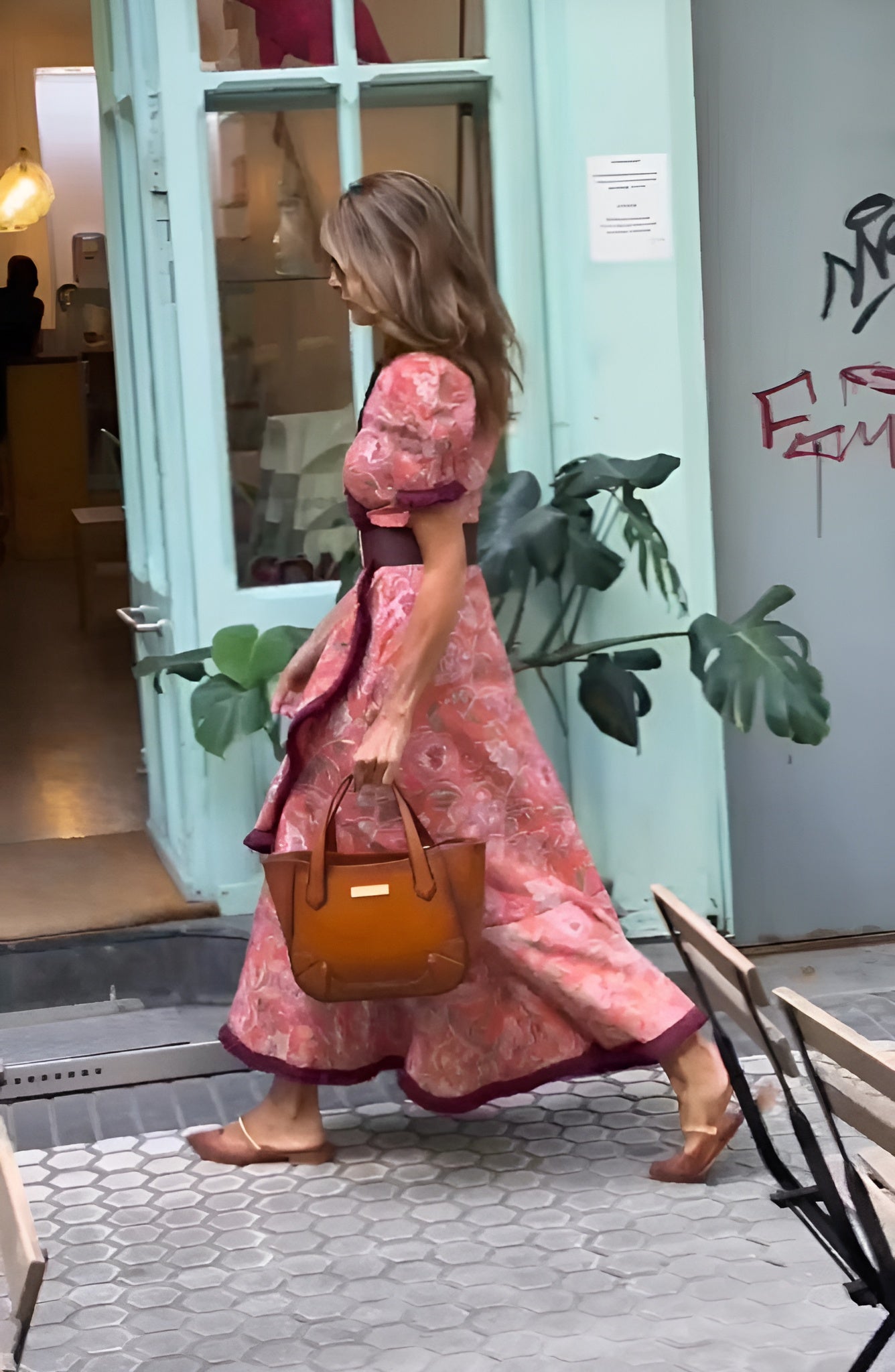 Maas & Mode® | Elegante Roze Maxi Dress met Korte Mouwen