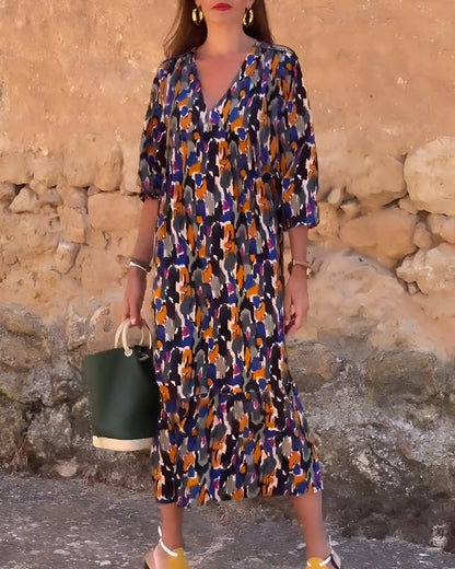 Maas & Mode® | V-hals jurk met retroprint