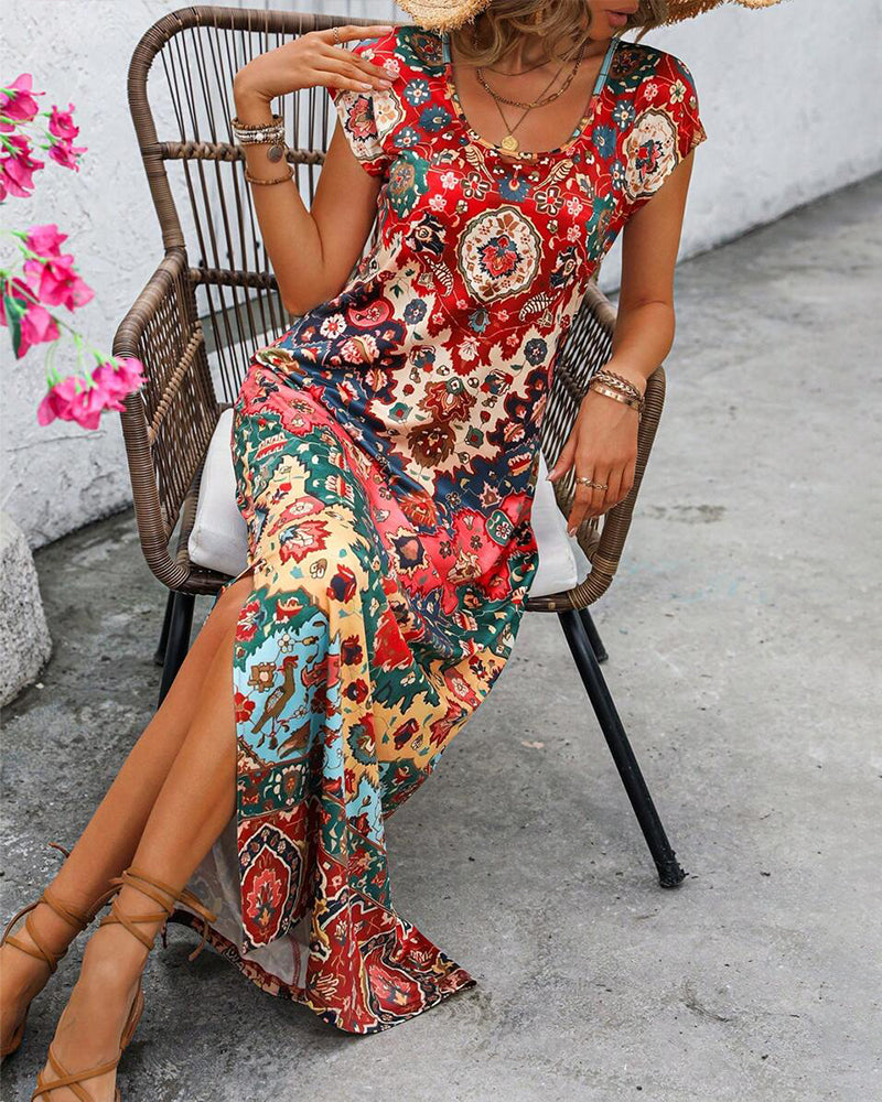 Maas & Mode® | Kleurrijke casual jurk met print en splitten