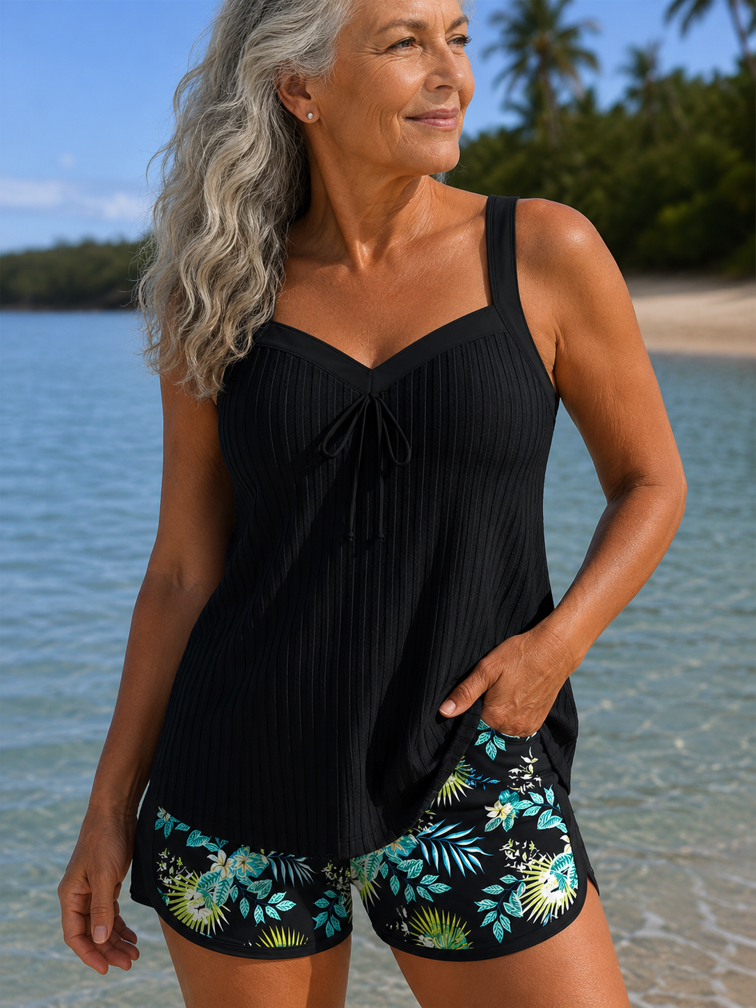 Lana - Gestreepte tankini met strandshort in twee delen