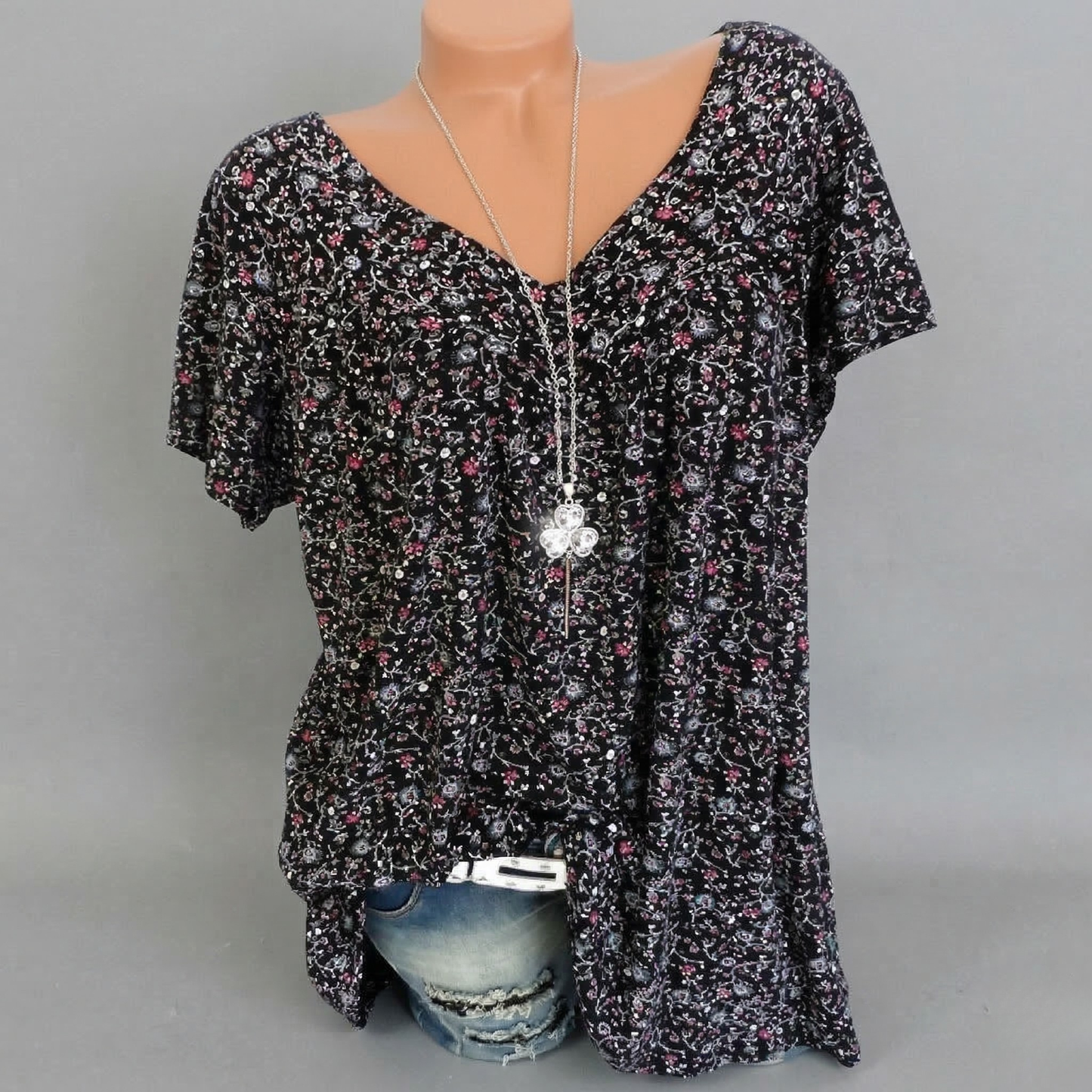 Maas & Mode® | T-shirt Flora met V-hals