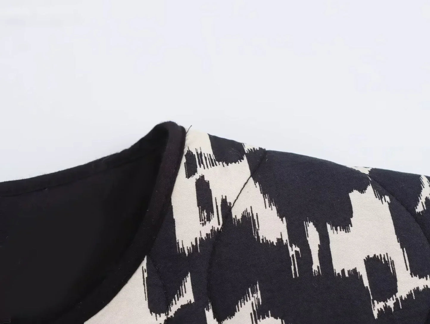 Maas & Mode® | Modieuze Bedrukte Herfst Jas