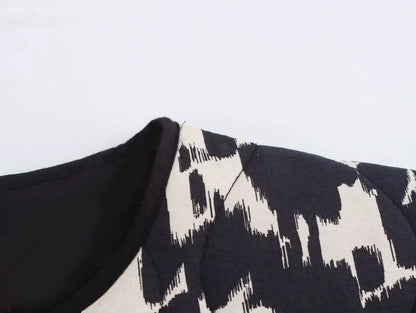 Maas & Mode® | Modieuze Bedrukte Herfst Jas