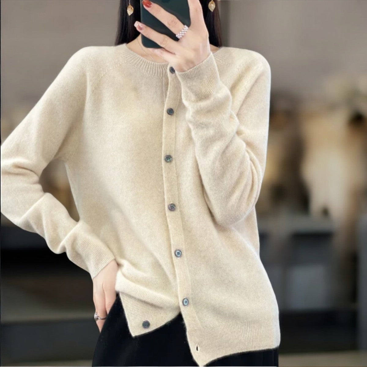 Maas & Mode® | Elegante Knoopjes Cardigan