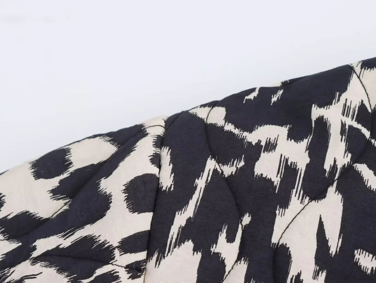 Maas & Mode® | Modieuze Bedrukte Herfst Jas