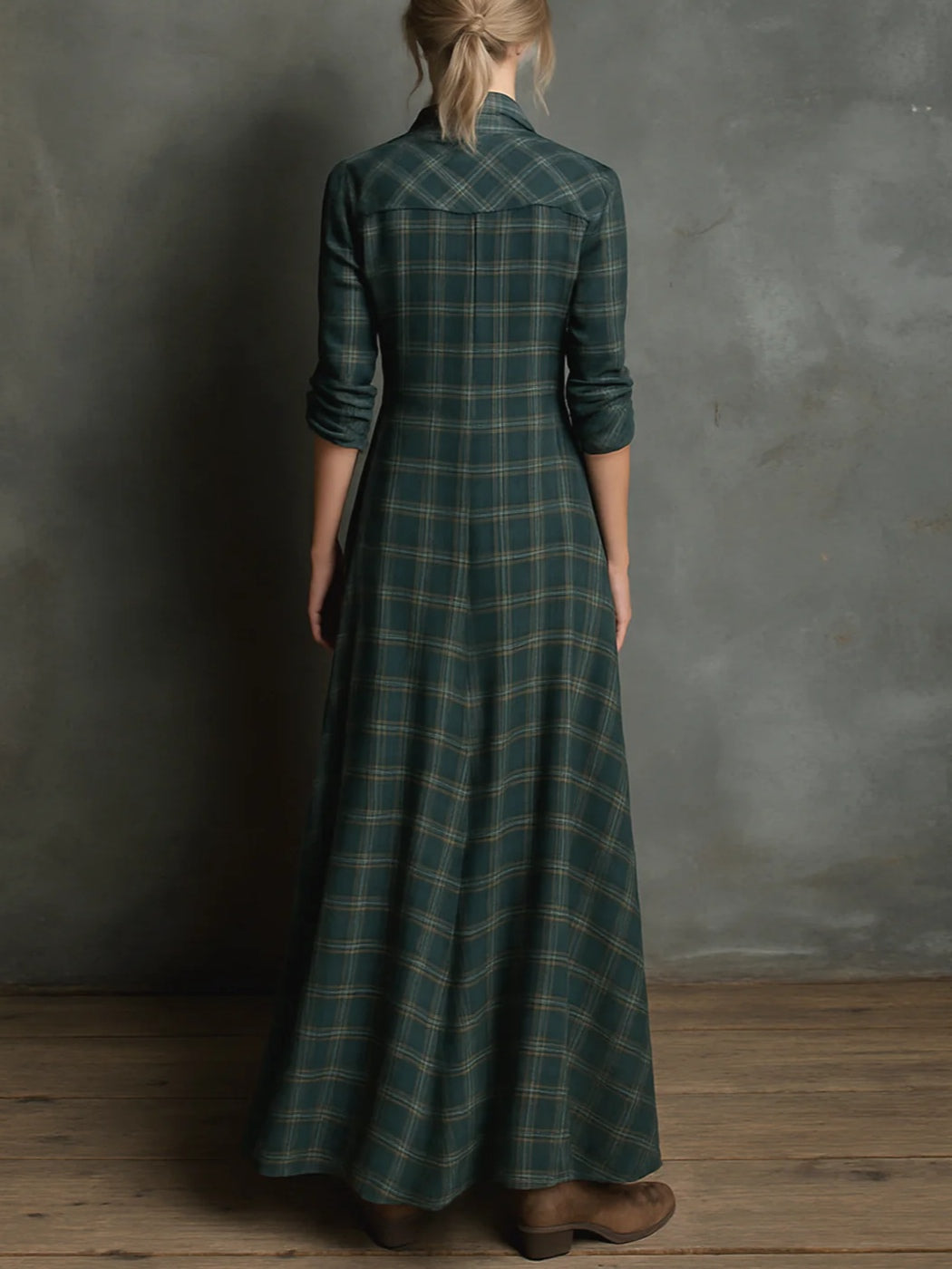 Maas & Mode® | Lange jurk met groene geruite revers