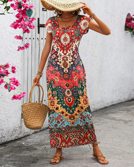 Maas & Mode® | Kleurrijke casual jurk met print en splitten